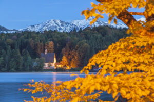Das Klösterl auf der Halbinsel Zwergern am Walchensee, Kochel am See, Oberbayern, Bayern, Süddeutschland, Deutschland, Europa Das Klösterl auf der Halbinsel Zwergern am Walchensee, Kochel am See, Oberbayern, Bayern, Süddeutschland, Deutschland, Europa